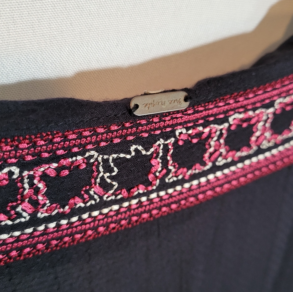 Free People WILD ONE Peasant Dress Size XS V Neck Black Embroidered Boho pockets - Picture 10 of 15